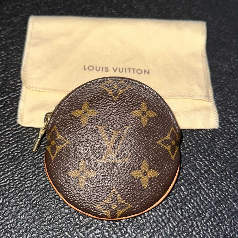 100% Authentic Louis Vuitton Round Coin Pouch